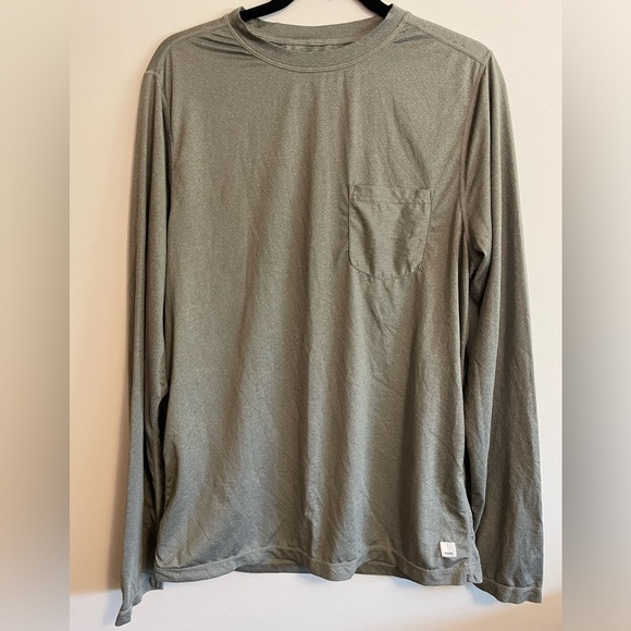 #33- VUORI-Long Sleeve Tradewind Performance Tee - Picture 1 of 3